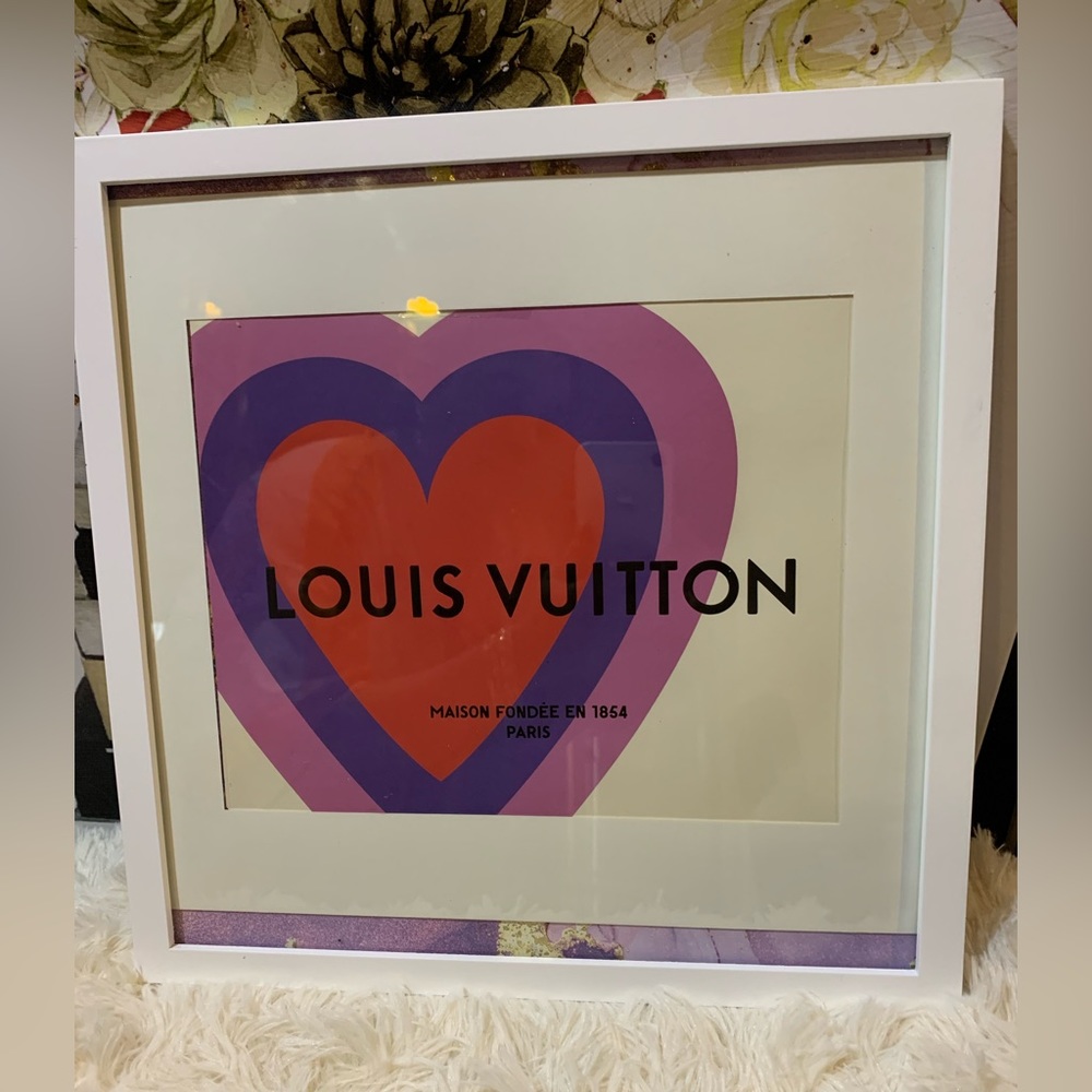 Louis Vuitton framed shopping bag EE from the GAME.The heart design is so cute😍